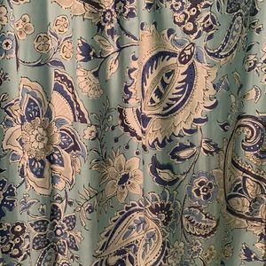 Pier One Blues and White Shower Curtain Excellent Pre Owned Pier 1
